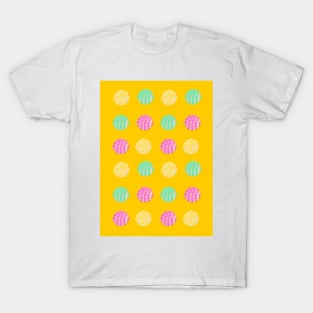 Fun pan dulce conchas patter with yellow background T-Shirt